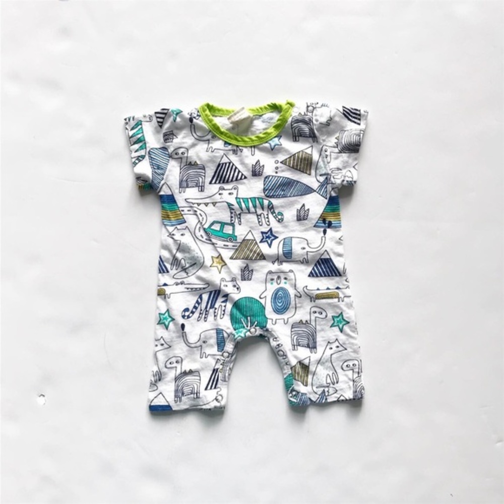 Kids tales animal print romper EUC 59 (0-3 months)